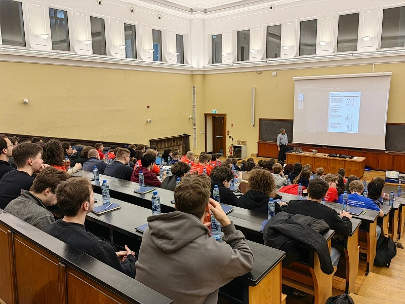 Instytut Techniki Cieplnej Wydziału Mechanicznego Energetyki i Lotnictwa  Politechniki Warszawskiej, aula T1
