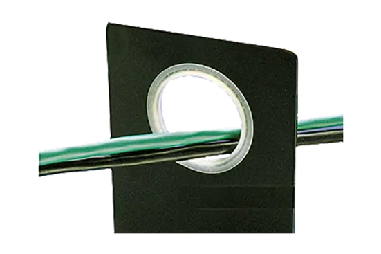BN 20303 | Perfil salvacables adhesivo con bordes con muescas